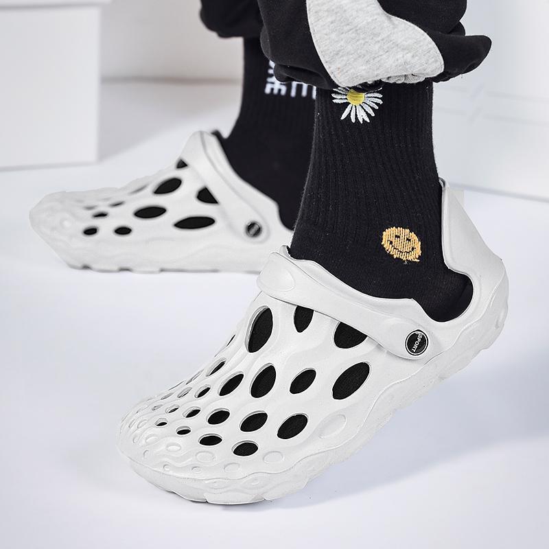 Men&apos;s tide slippers summer new coconut hole shoes Korean fashion men&apos;s beach sandals and slippers