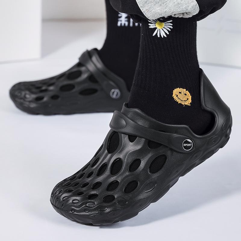 Men&apos;s tide slippers summer new coconut hole shoes Korean fashion men&apos;s beach sandals and slippers