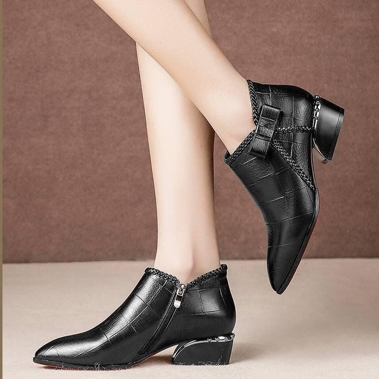 Large size women&apos;s shoes pointed flat boots female low heel and bare boots Martin boots