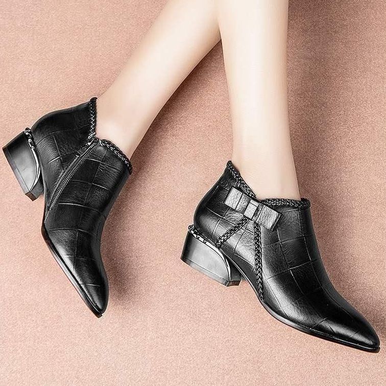Large size women&apos;s shoes pointed flat boots female low heel and bare boots Martin boots