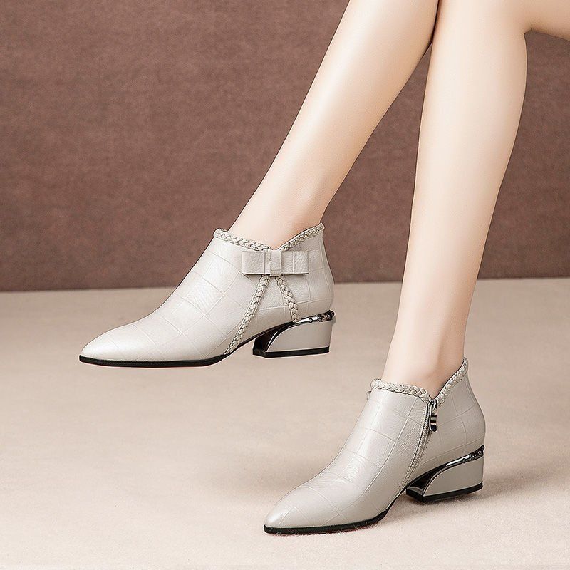 Large size women&apos;s shoes pointed flat boots female low heel and bare boots Martin boots