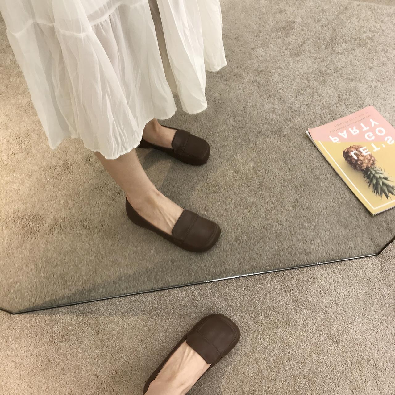 Retro round toe soft sole small leather shoes female new fat foot single shoes JLM
