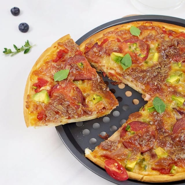 Round Non-stick Pizza Pan With Holes Plus Free Pizza Cutter