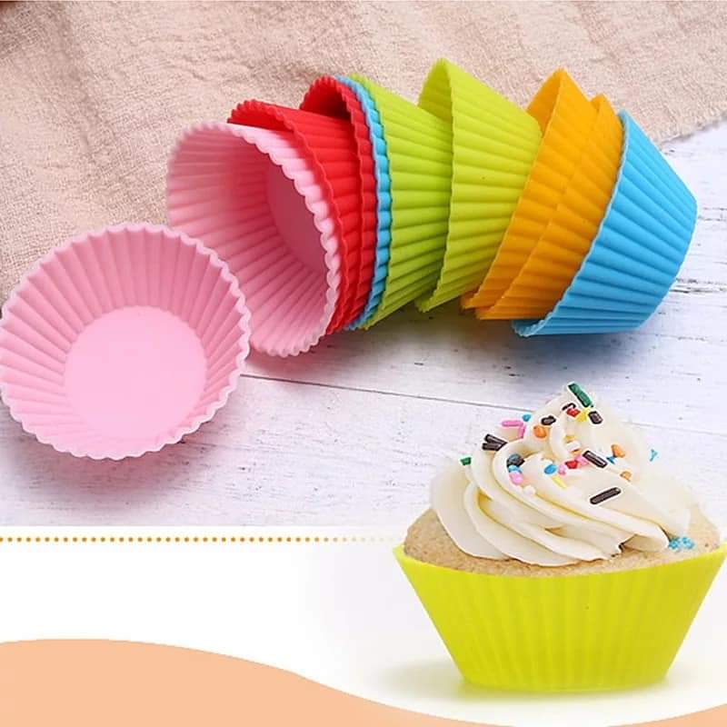 Set of 12 Re-Usable Silicone Cupcake/Muffin Moulders