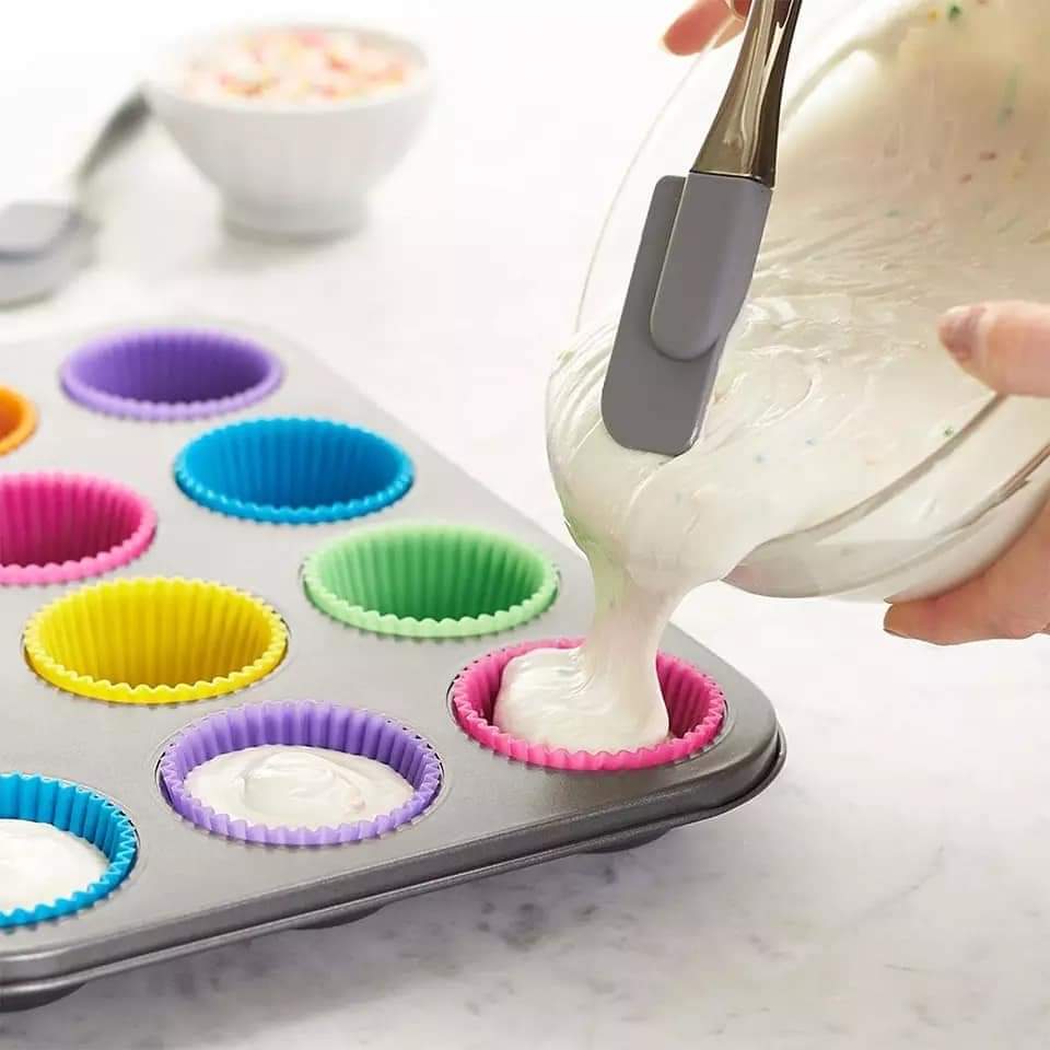 Set of 12 Re-Usable Silicone Cupcake/Muffin Moulders