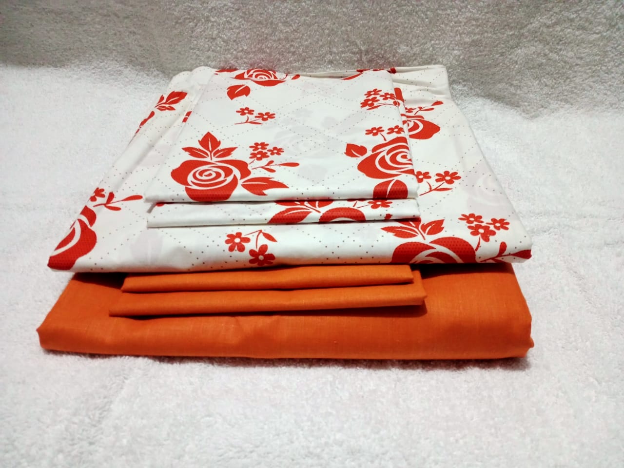 6x6 Fitted Flowered Bedsheet Set(1 Fitted Bedsheet, 1 Flat Bedsheet, 4 Pillow Cases)