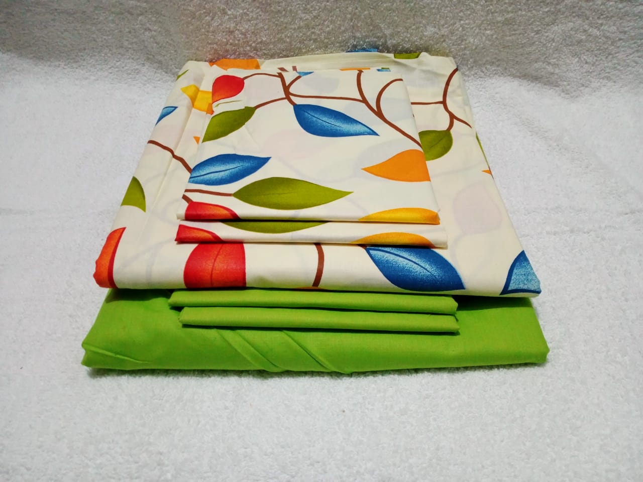 6x6 Fitted Flowered Bedsheet Set(1 Fitted Bedsheet, 1 Flat Bedsheet, 4 Pillow Cases)