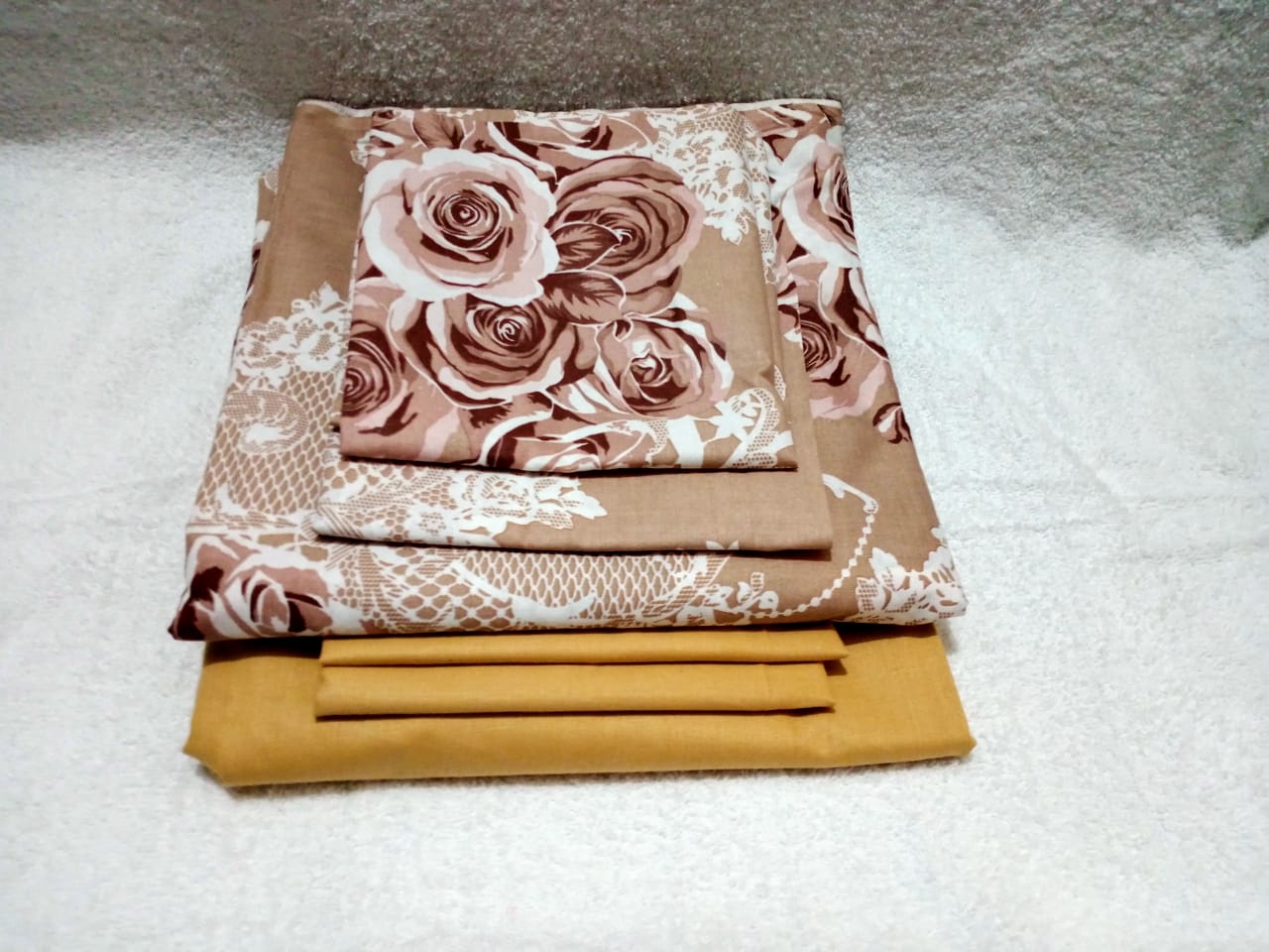 6x6 Fitted Flowered Bedsheet Set(1 Fitted Bedsheet, 1 Flat Bedsheet, 4 Pillow Cases)