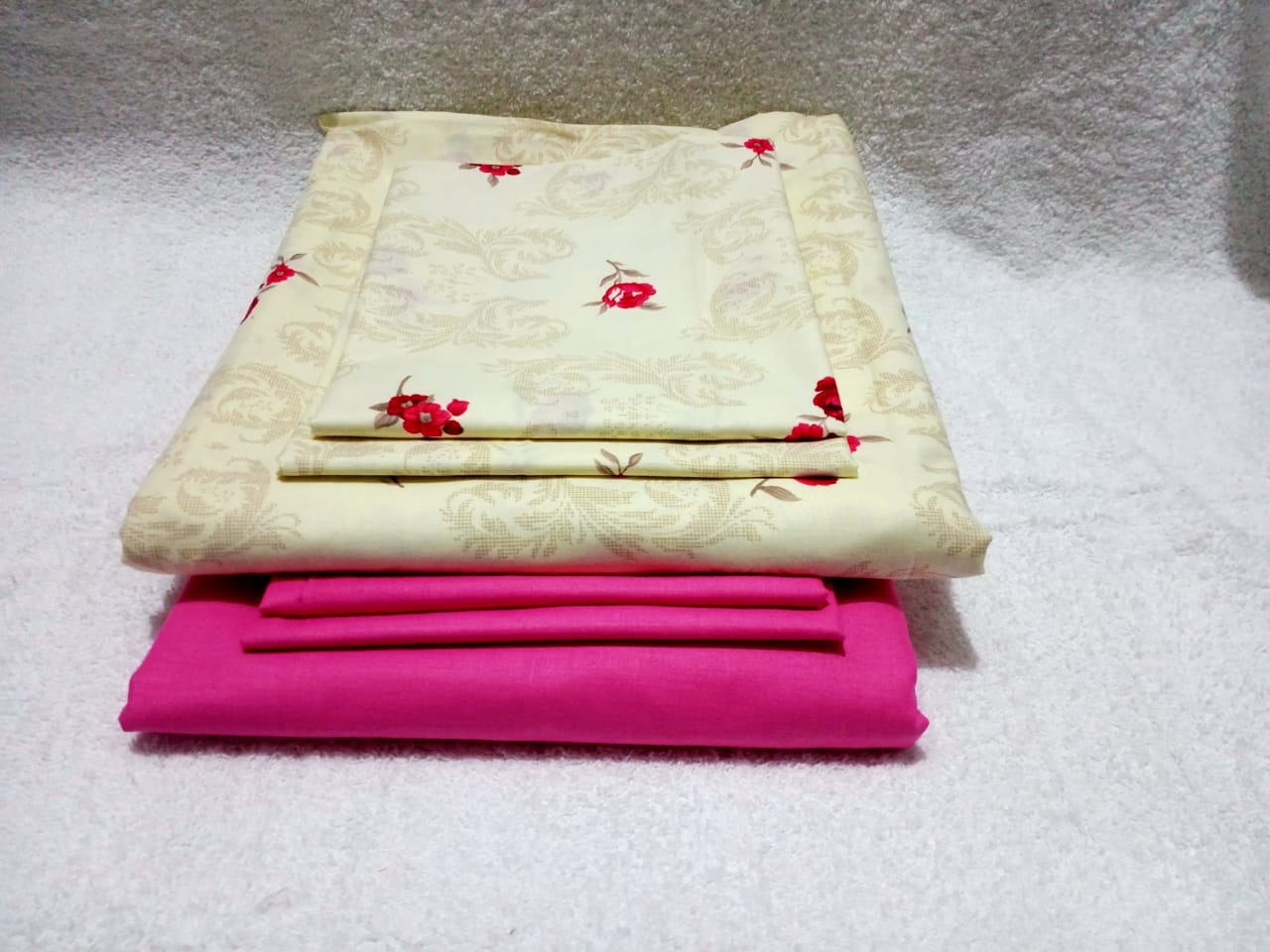 6x6 Fitted Flowered Bedsheet Set(1 Fitted Bedsheet, 1 Flat Bedsheet, 4 Pillow Cases)