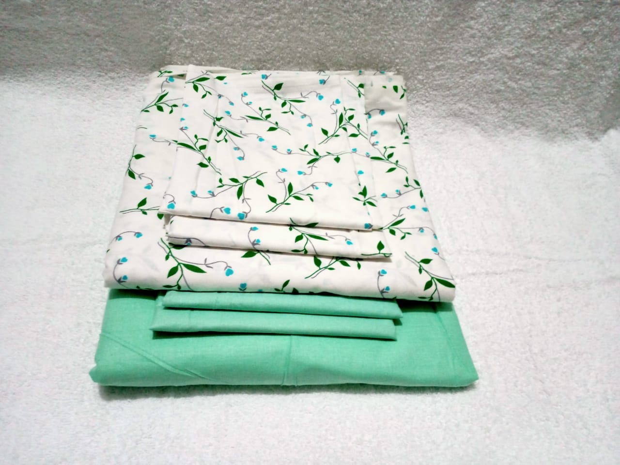 6x6 Fitted Flowered Bedsheet Set(1 Fitted Bedsheet, 1 Flat Bedsheet, 4 Pillow Cases)