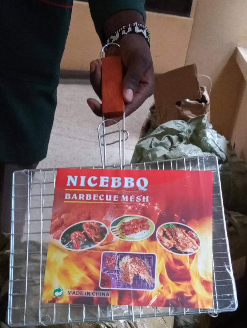 BBQ Berbeque Stainless Steel Mesh With Wooden Handle
