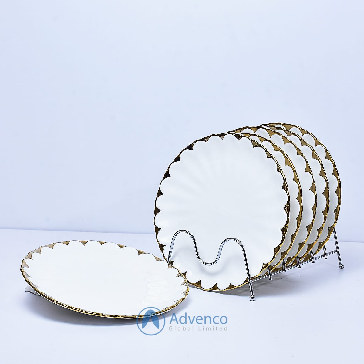Set of 6 Round Shell Plates With Gold Detail