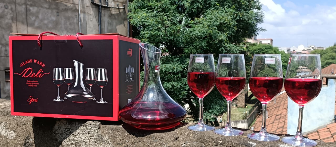 Wine Decanter Set: Decanter Plus 4 Wine Kitchen Glasses