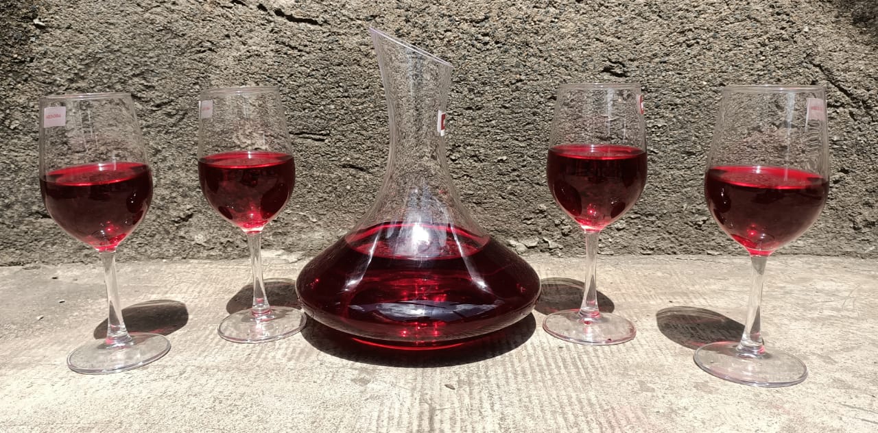 Wine Decanter Set: Decanter Plus 4 Wine Kitchen Glasses