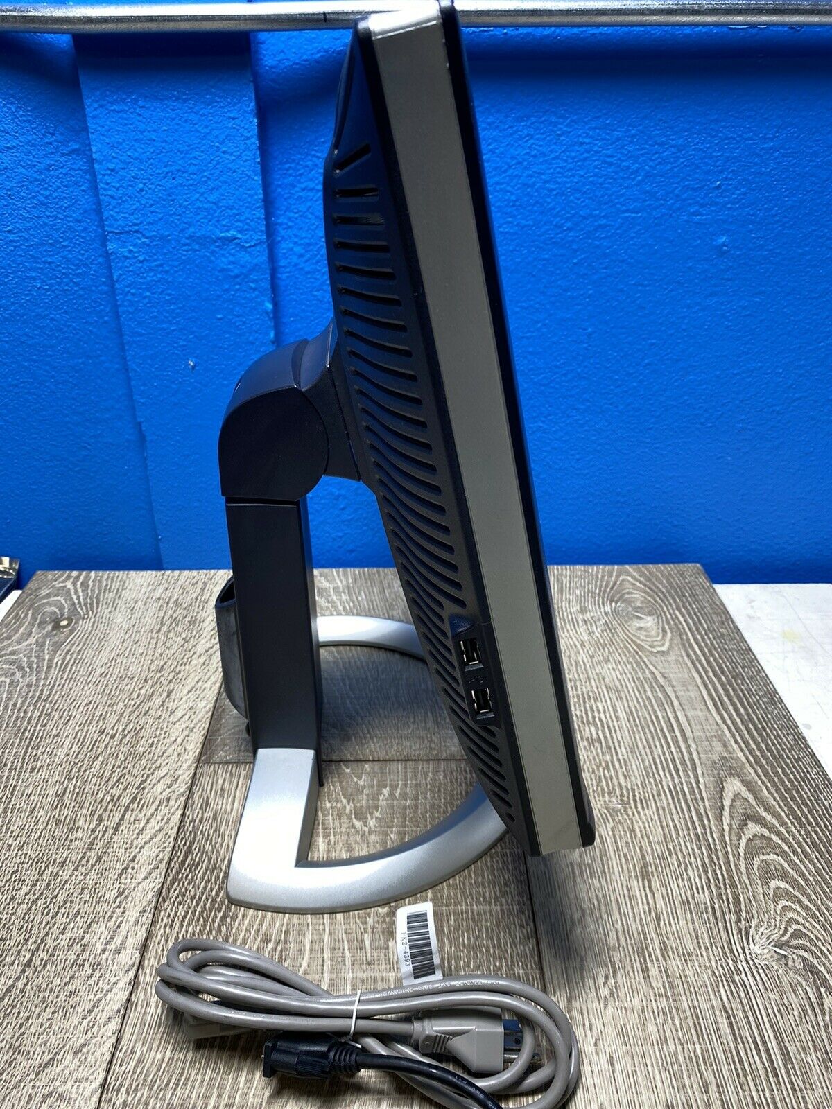 Dell 1905FP LCD Monitor  19&quot;