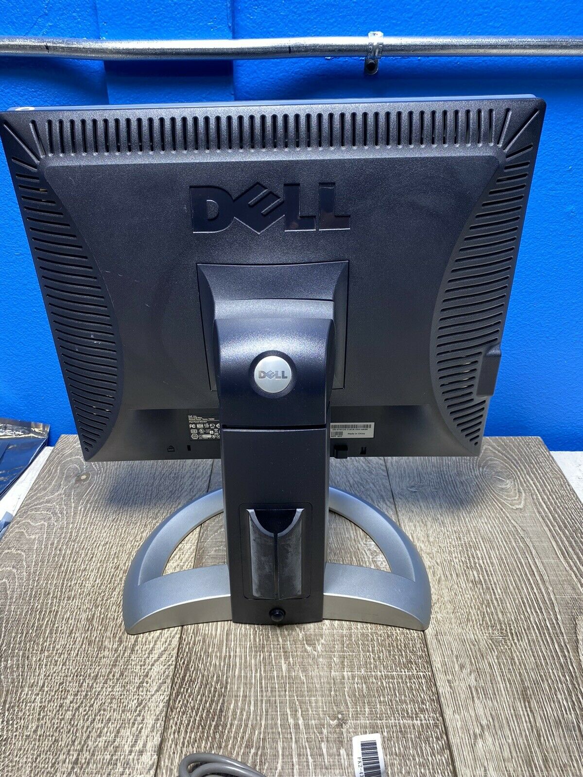 Dell 1905FP LCD Monitor  19&quot;