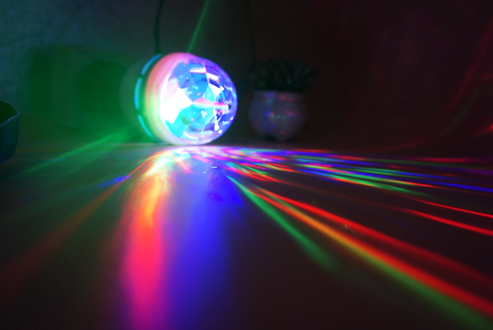 E27 RGB Led Colorful Lamp Bulb Automatic rotation  Magic Stage Light Party Bar Light KTV Laser Bulb