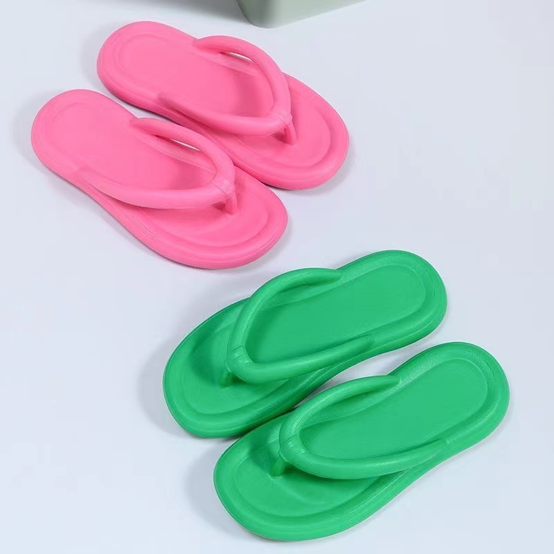 Women's fashion flip-flops Ladies  summer new wear non-slip sandals on the beach platform sandals