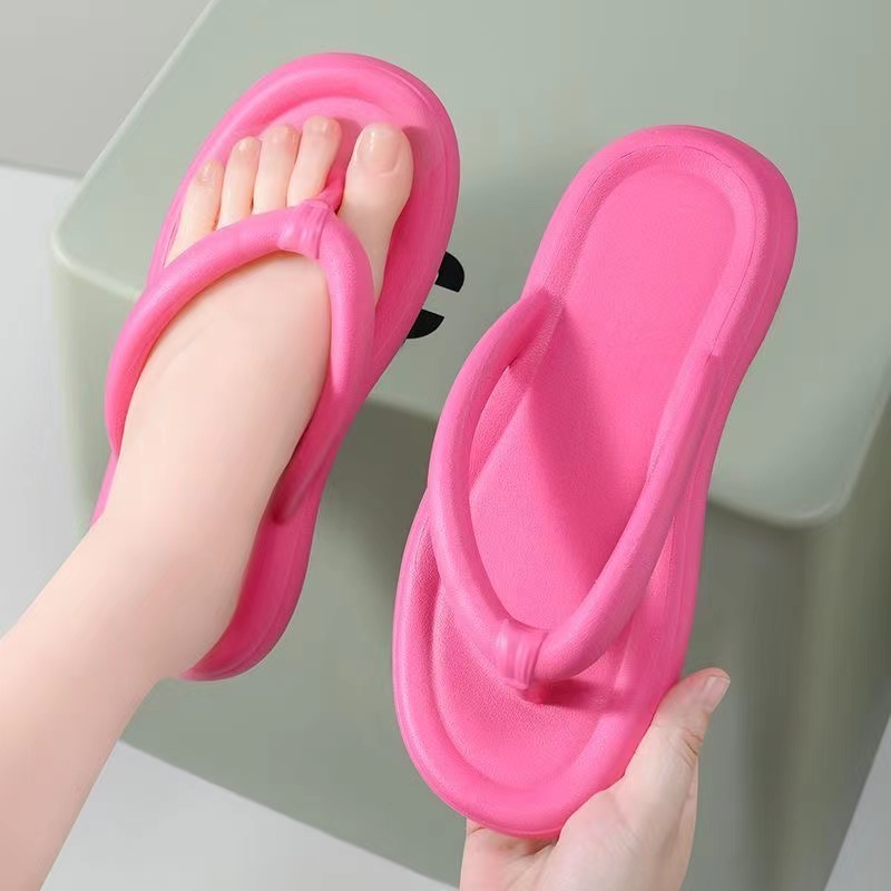 Women's fashion flip-flops Ladies  summer new wear non-slip sandals on the beach platform sandals