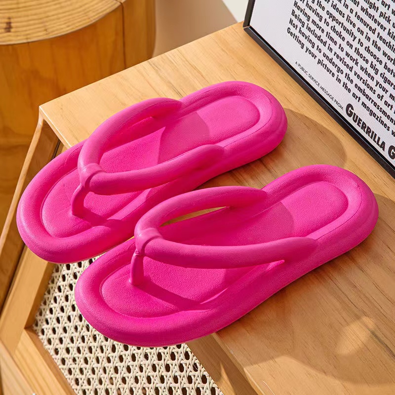 Women's fashion flip-flops Ladies  summer new wear non-slip sandals on the beach platform sandals