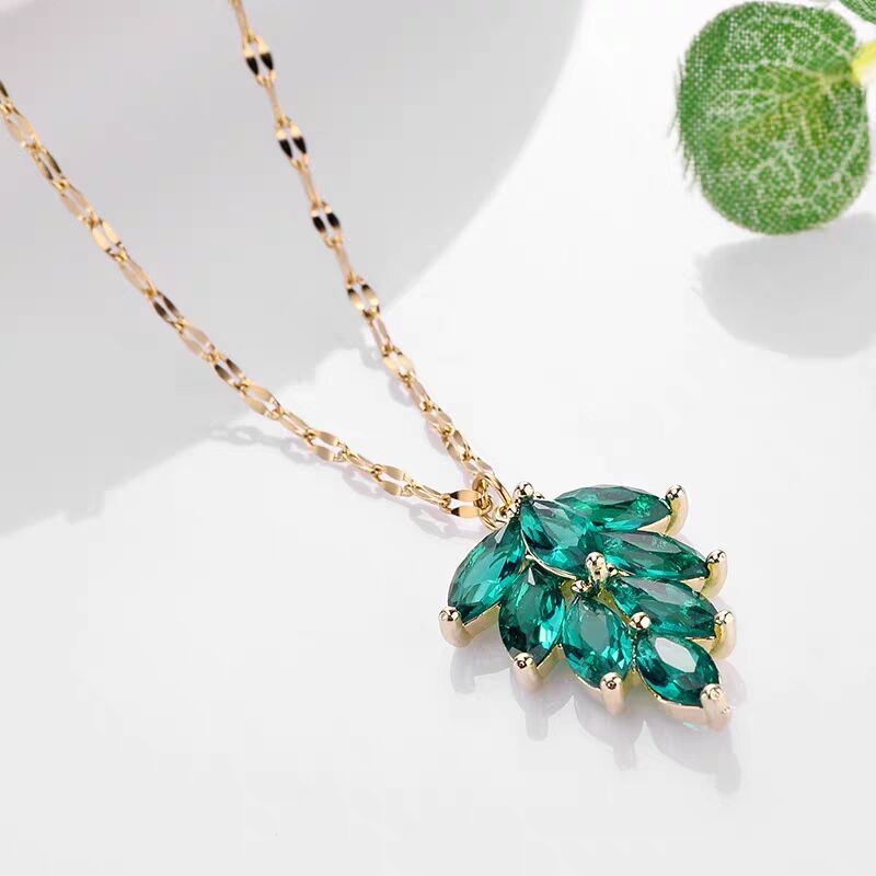 Titanium Steel Diamond Shell Animal Pendant Color Preserving Hypoallergenic Crystal Ladies Necklace