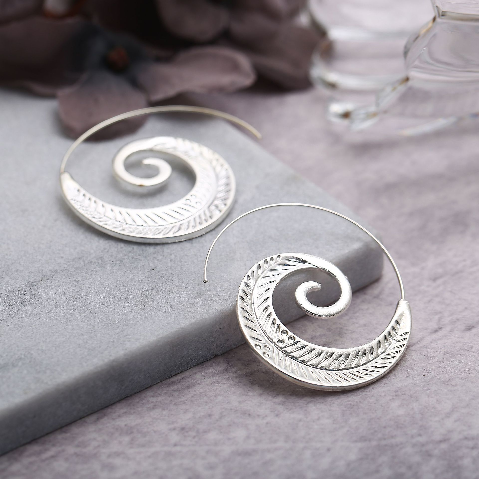 Exaggerated swirl gear-shaped leaf snail shell retro oval spiral type women&apos;s earrings
