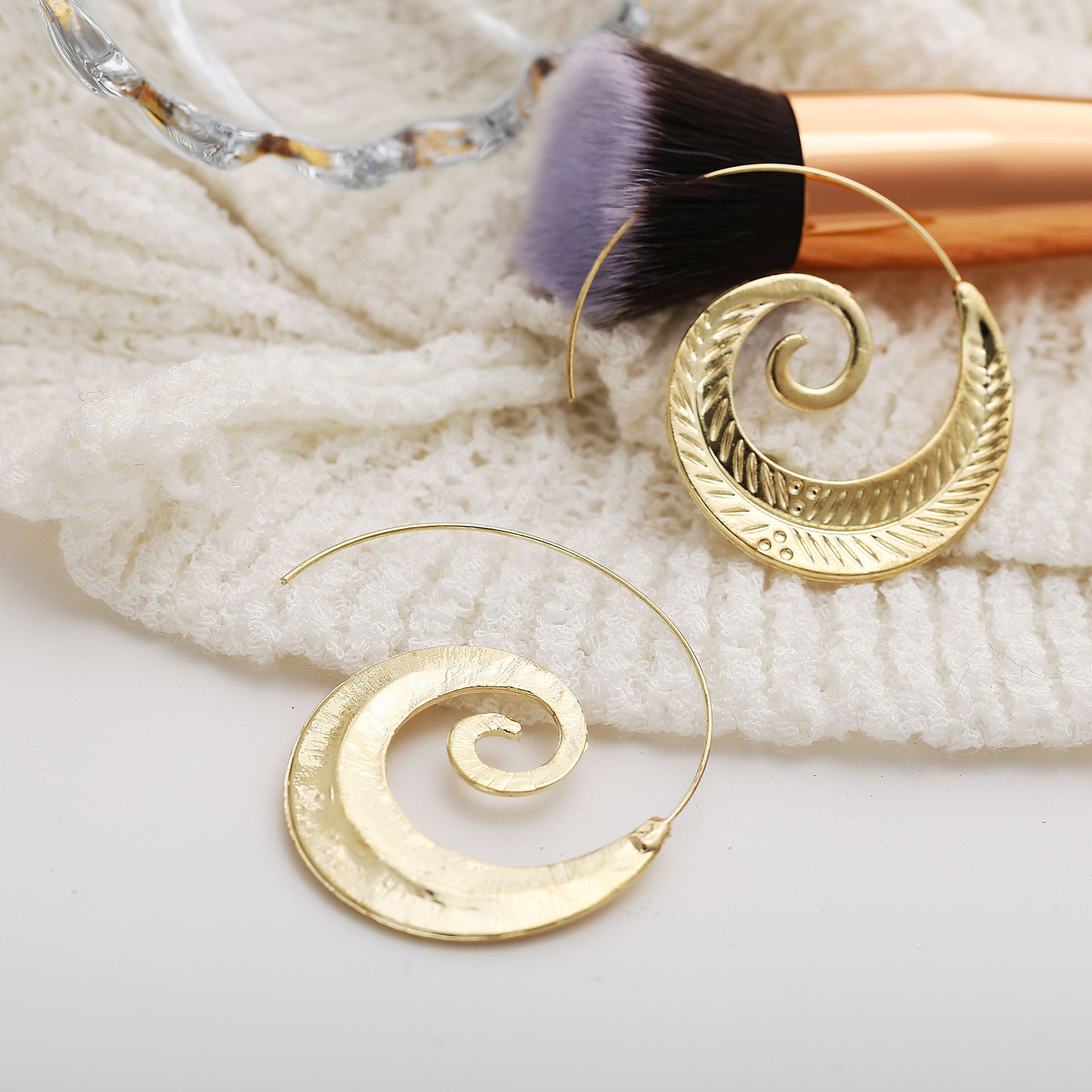 Exaggerated swirl gear-shaped leaf snail shell retro oval spiral type women&apos;s earrings