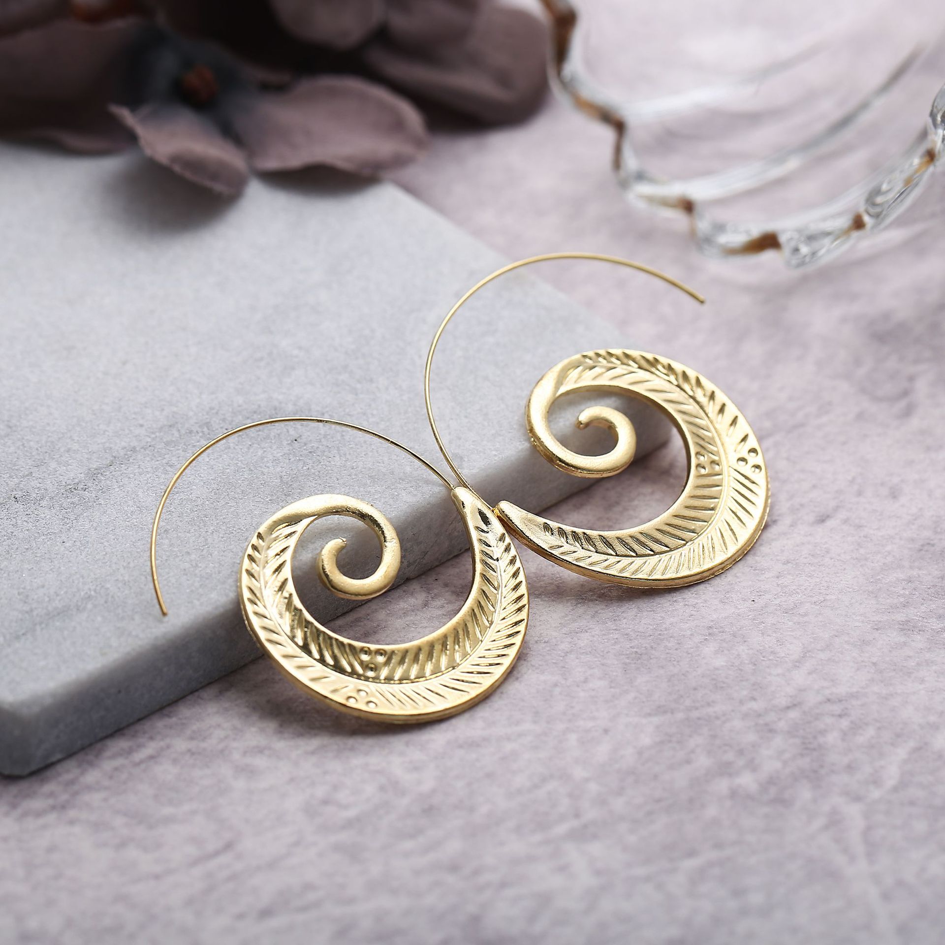 Exaggerated swirl gear-shaped leaf snail shell retro oval spiral type women&apos;s earrings