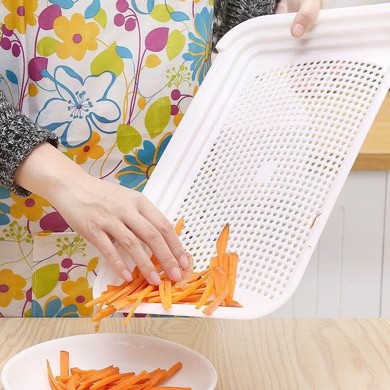 Sliding  Kitchen Chopping Board With a Plastic Tray