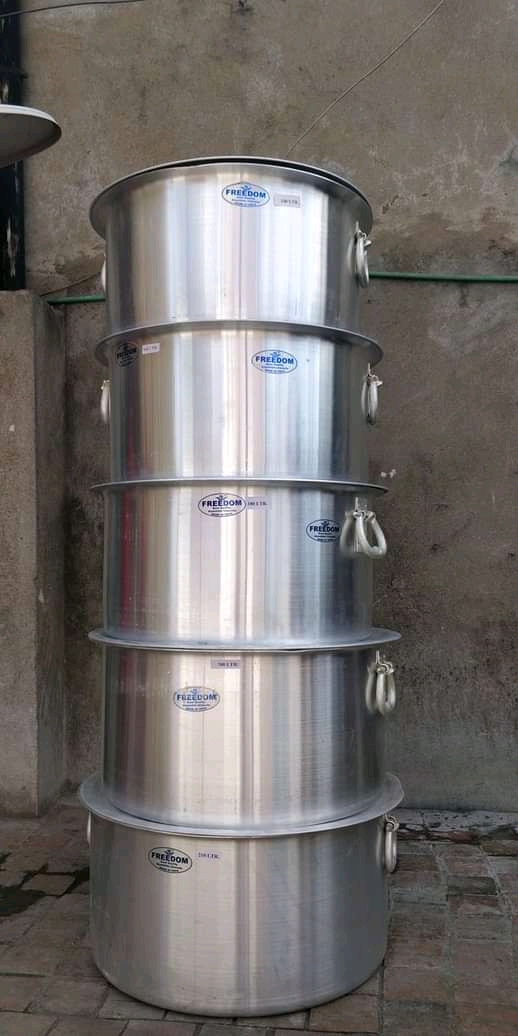 Heavy gauge Sufurias with handles.used to cook in big occasions.