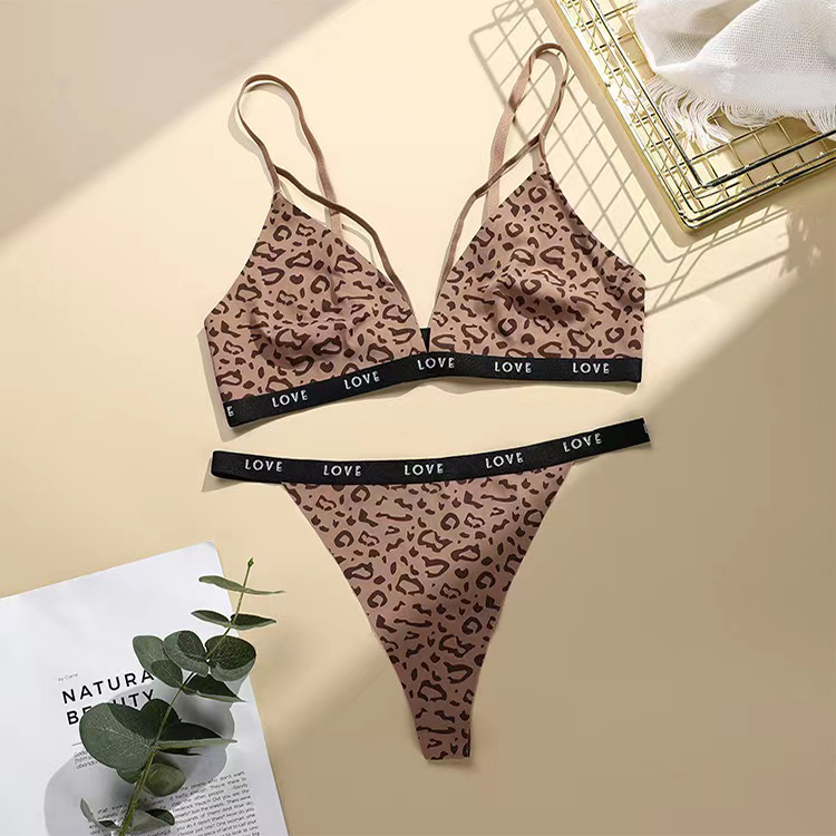 2Pcs/Set New Arrival Women's Leopard Pattern Sexy Lingerie Set without Steel Ring Bra Triangle Panty Ice Silk Breathable Elastic Fabric Fashion Style Sexy Underwear Set