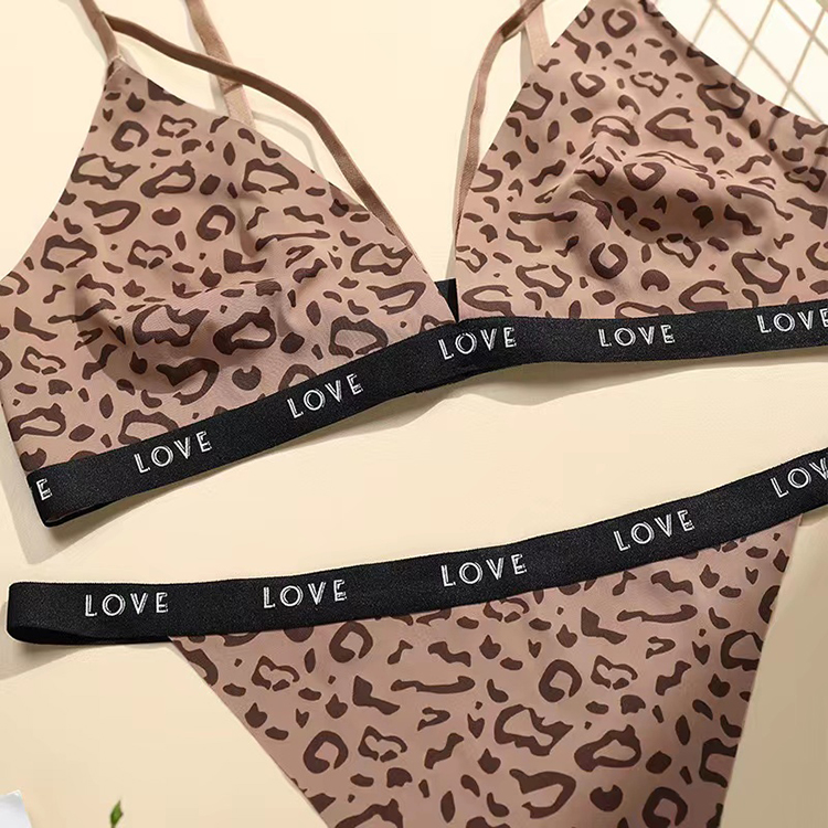 2Pcs/Set New Arrival Women's Leopard Pattern Sexy Lingerie Set without Steel Ring Bra Triangle Panty Ice Silk Breathable Elastic Fabric Fashion Style Sexy Underwear Set