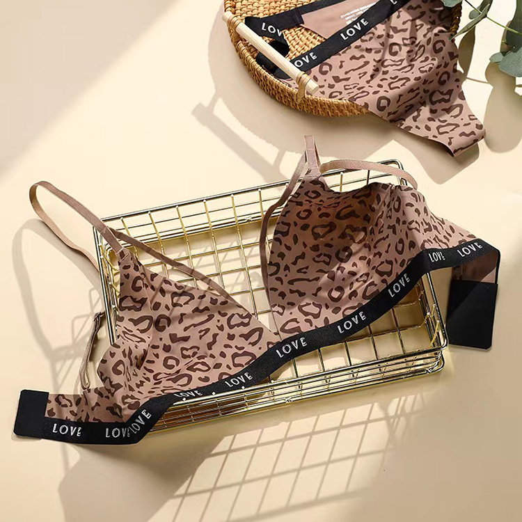 2Pcs/Set New Arrival Women's Leopard Pattern Sexy Lingerie Set without Steel Ring Bra Triangle Panty Ice Silk Breathable Elastic Fabric Fashion Style Sexy Underwear Set