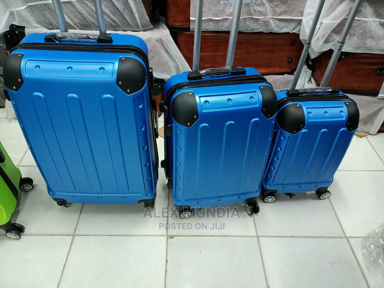 3 IN 1  PLASTIC SUITCASES  SIZE27