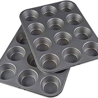 Quality Non~ stick Cupcake baking tins   12holes