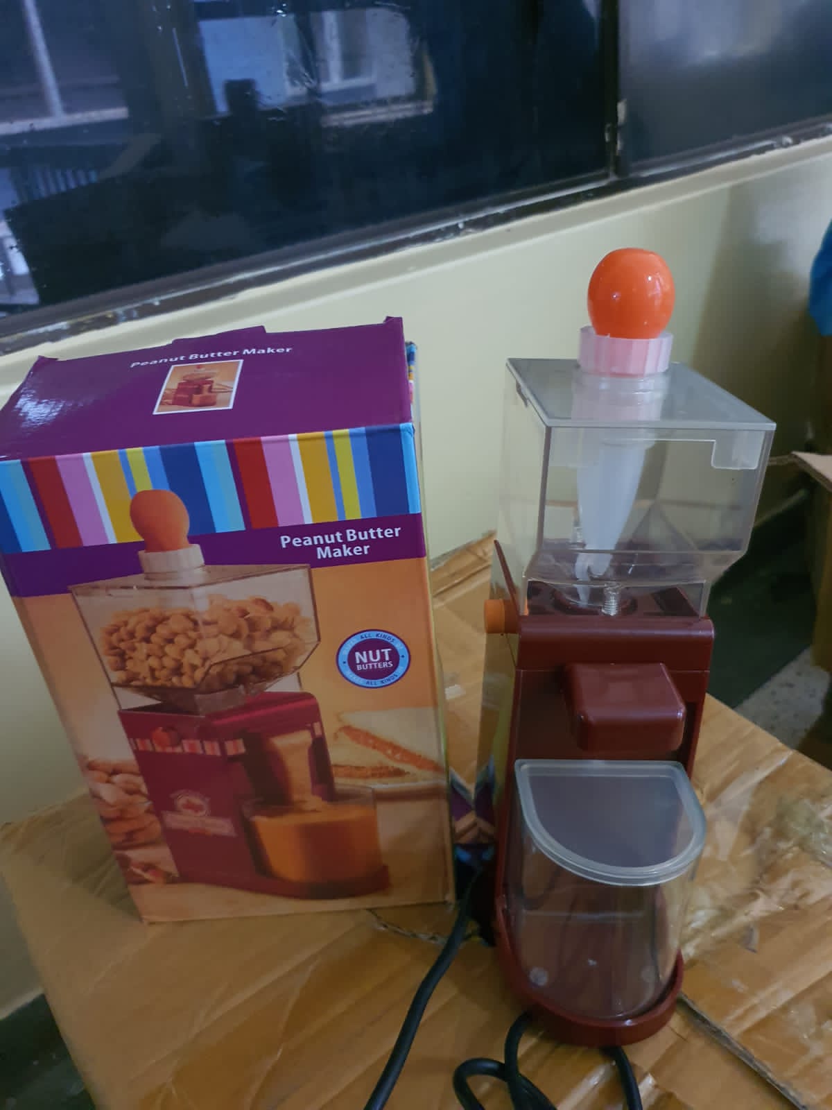 Electric peanut butter maker Capacity 500mls