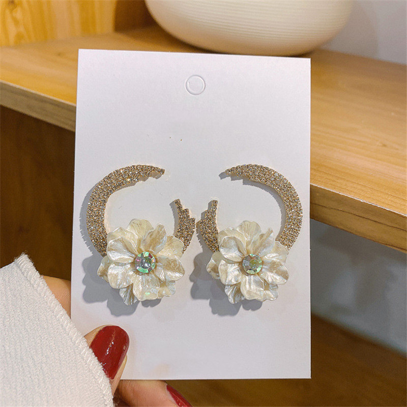 White Flower Stud Earrings for Women Semicircle Rhinestones Earrings Weddings Party Jewelry