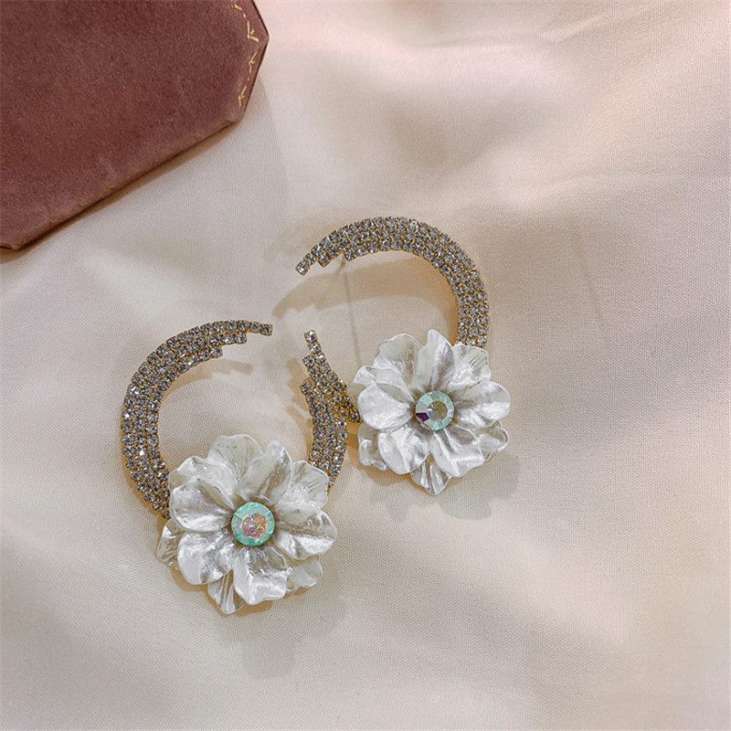 White Flower Stud Earrings for Women Semicircle Rhinestones Earrings Weddings Party Jewelry
