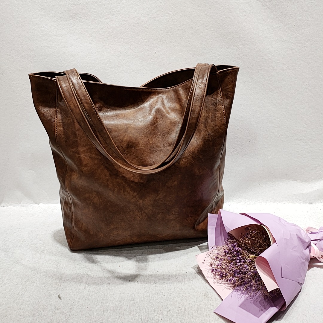 Brand Rivet Large Capacity Shopper Tote Leather Handbag Women Casual Big Size Designer One Shoulder Bag Girl Retro Travel Bags