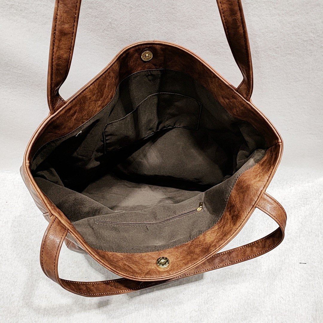 Brand Rivet Large Capacity Shopper Tote Leather Handbag Women Casual Big Size Designer One Shoulder Bag Girl Retro Travel Bags