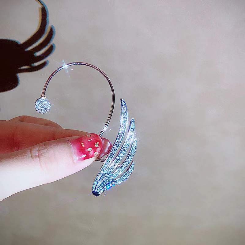 Flash drill wing ear clip no ear hole female simple cold wind ear hook advanced sense ear bone clip earrings