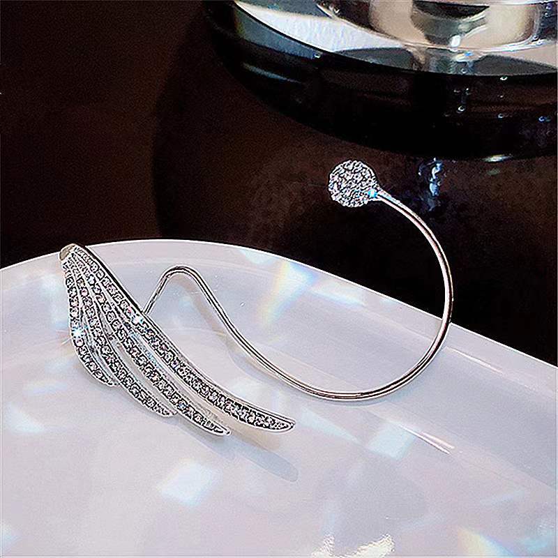 Flash drill wing ear clip no ear hole female simple cold wind ear hook advanced sense ear bone clip earrings
