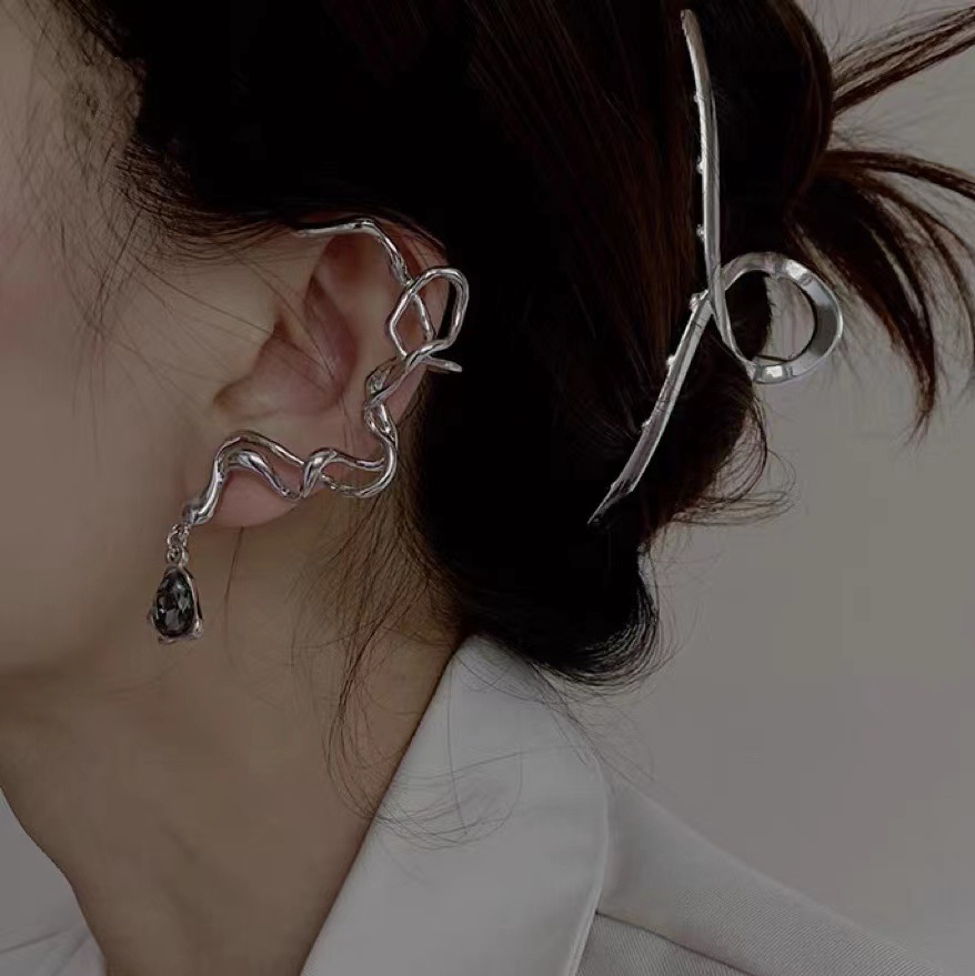 Black gem thorn vine Earbone clip ins simple high-grade cool earrings earrings accessories