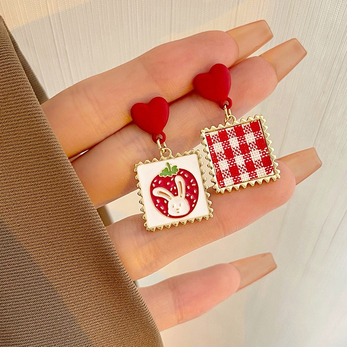 S925 silver needle cute cartoon asymmetric red rabbit strawberry earrings female sweet new trendy ear clip