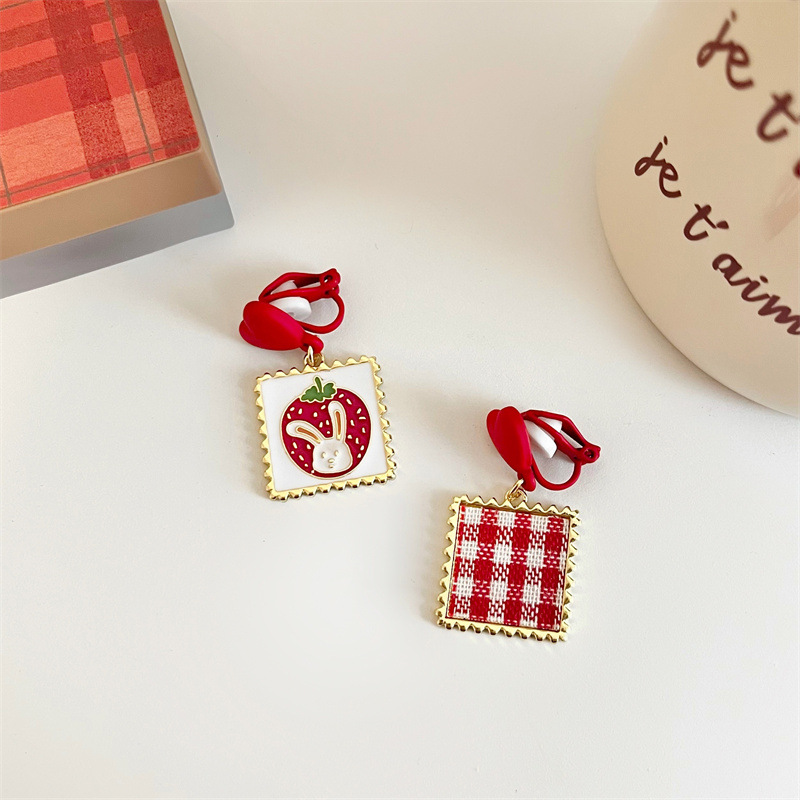S925 silver needle cute cartoon asymmetric red rabbit strawberry earrings female sweet new trendy ear clip