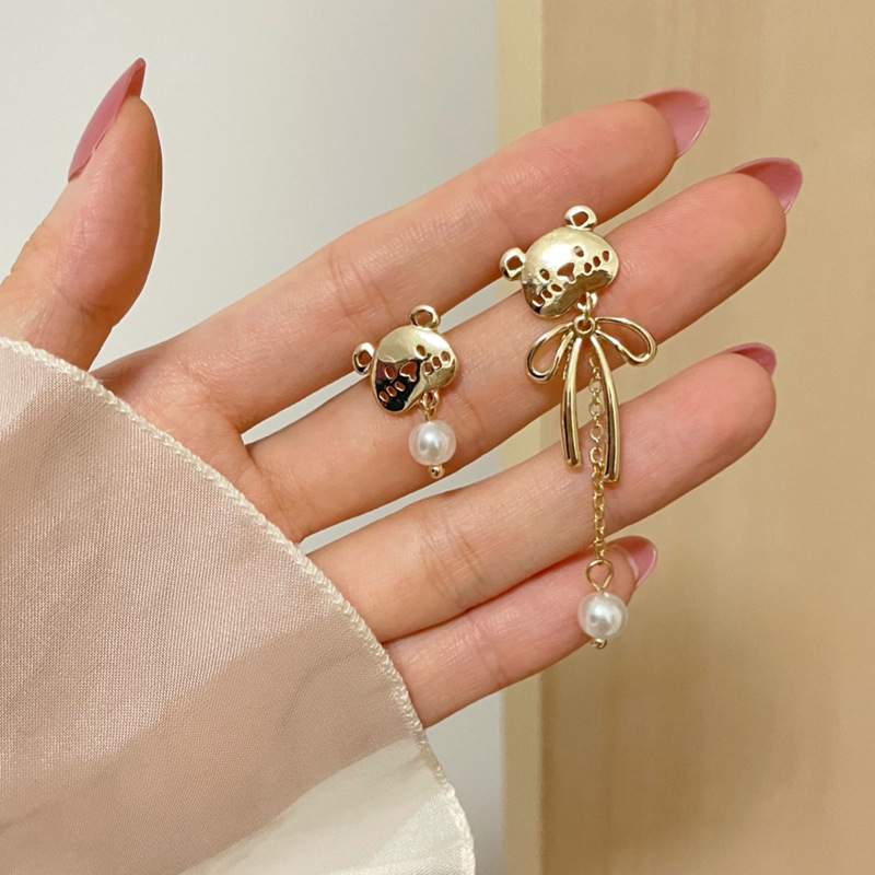 Cute creative bear earrings simple bow pearl earrings asymmetric earrings