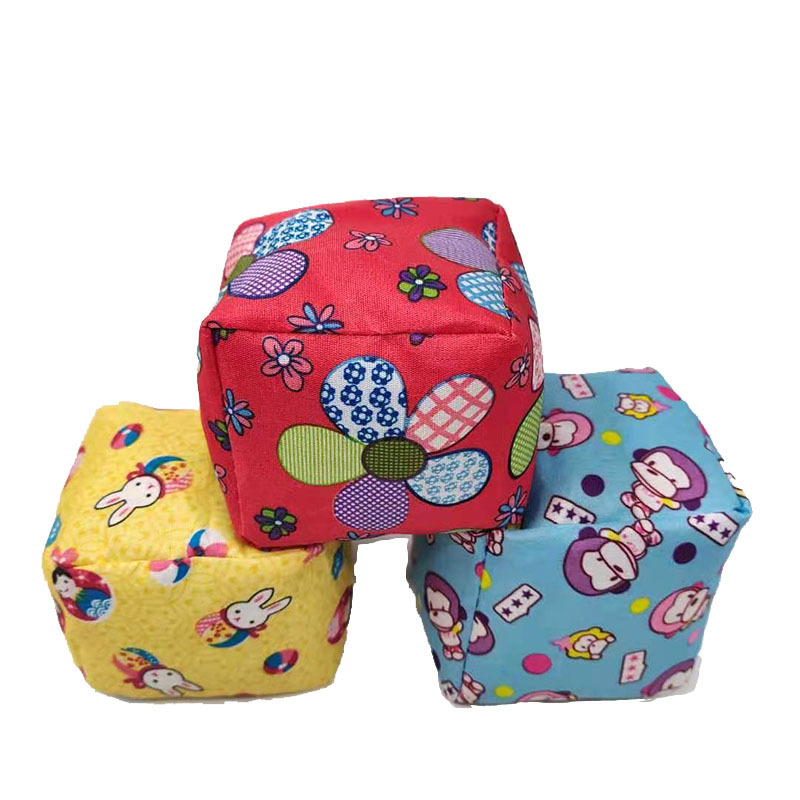 4pcs Cartoon sandbag throwing game children's kindergarten toy small sandbag mini sandbag sandbag soft sandbag ball