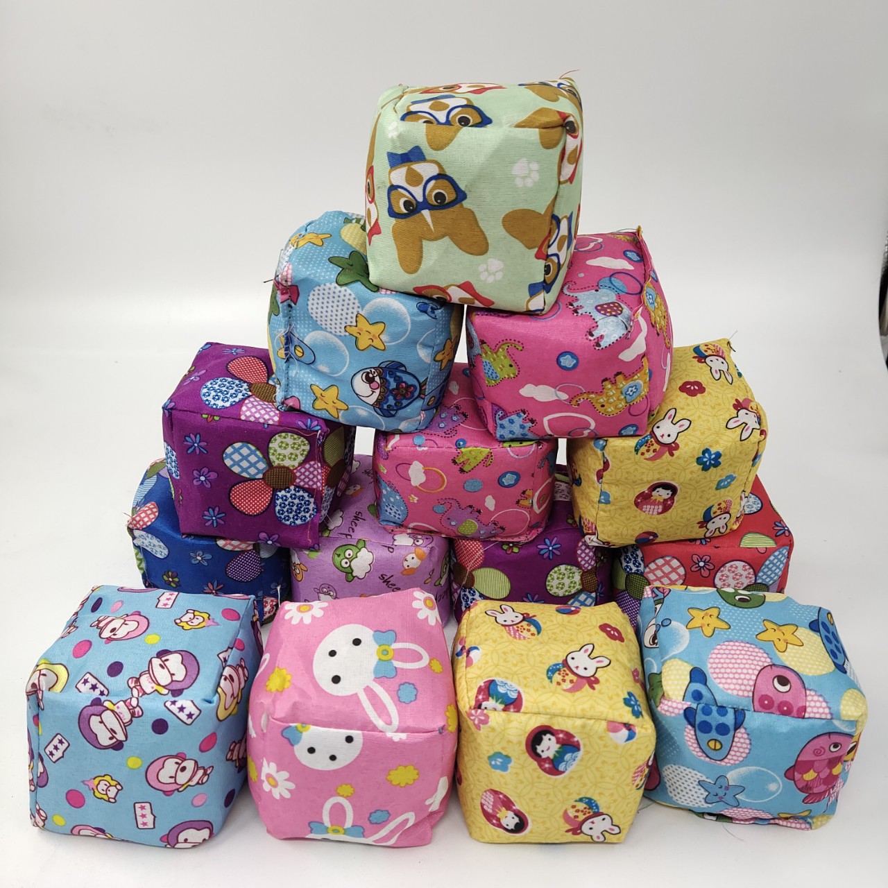 4pcs Cartoon sandbag throwing game children's kindergarten toy small sandbag mini sandbag sandbag soft sandbag ball