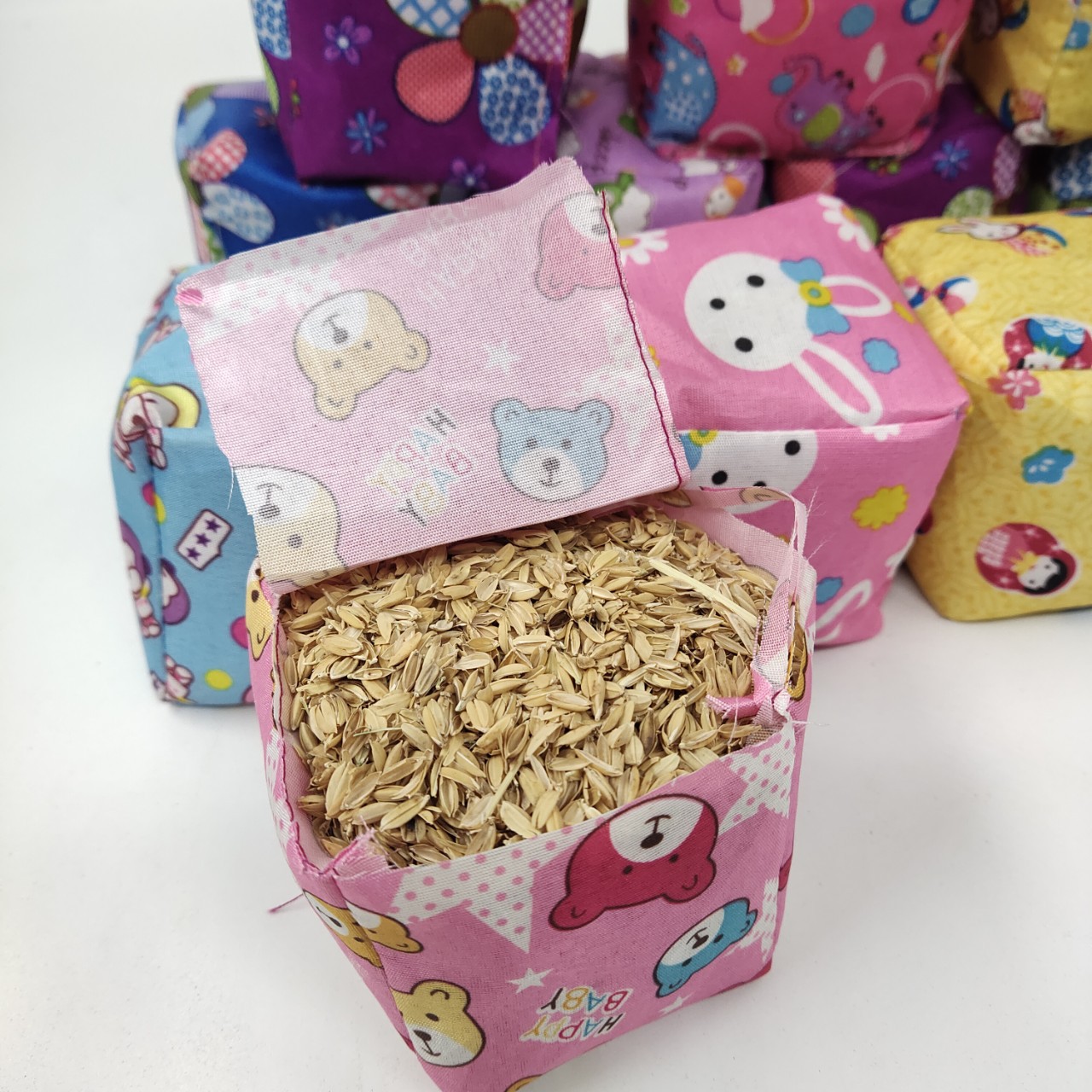 4pcs Cartoon sandbag throwing game children's kindergarten toy small sandbag mini sandbag sandbag soft sandbag ball