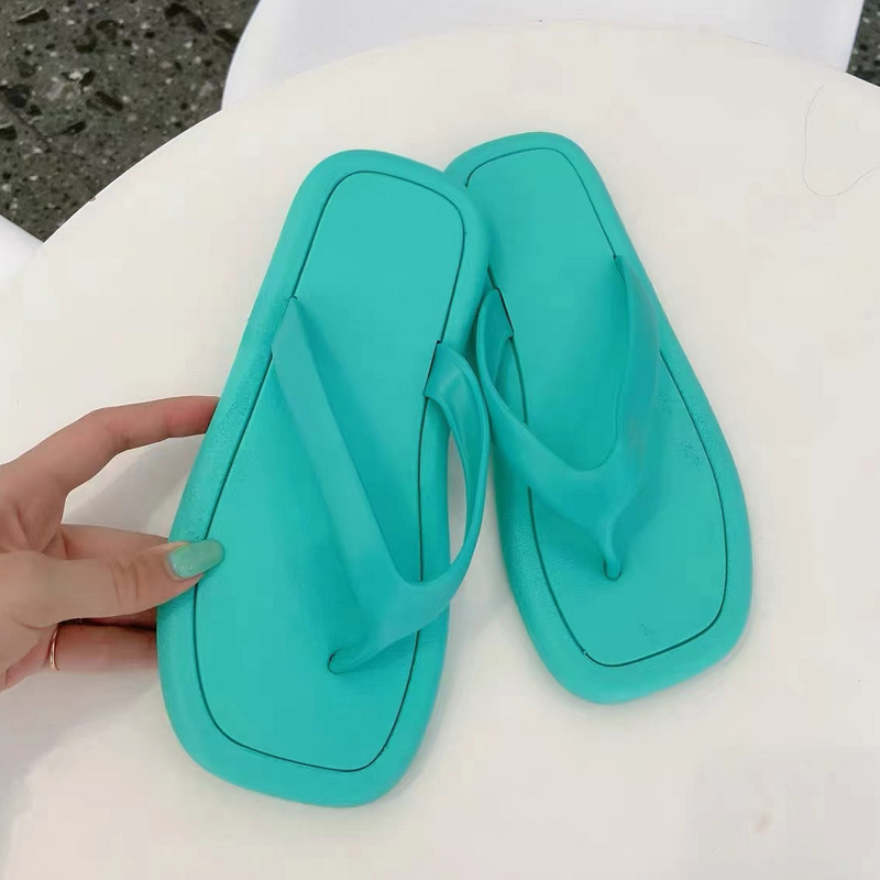 Fashion Beach Flip Flops Women Summe Indoor Outdoor Bathroom Flat Slippers Soft Sole Non Slip Shoes Square Toe Sandals